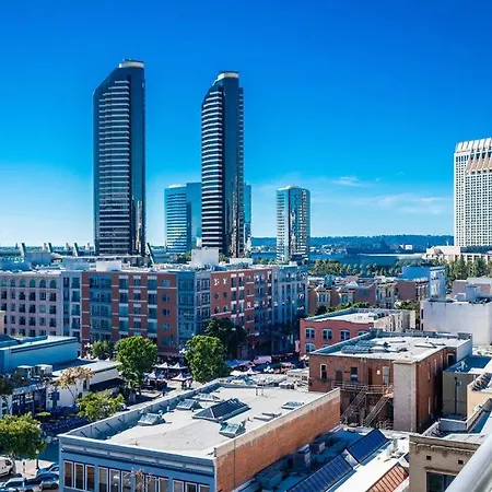 Skyline Escape In The Heart Of Downtown Villa